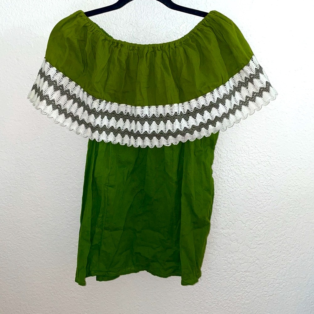 Mexican traditional off the shoulder embroidered blouse - Picture 2 of 7